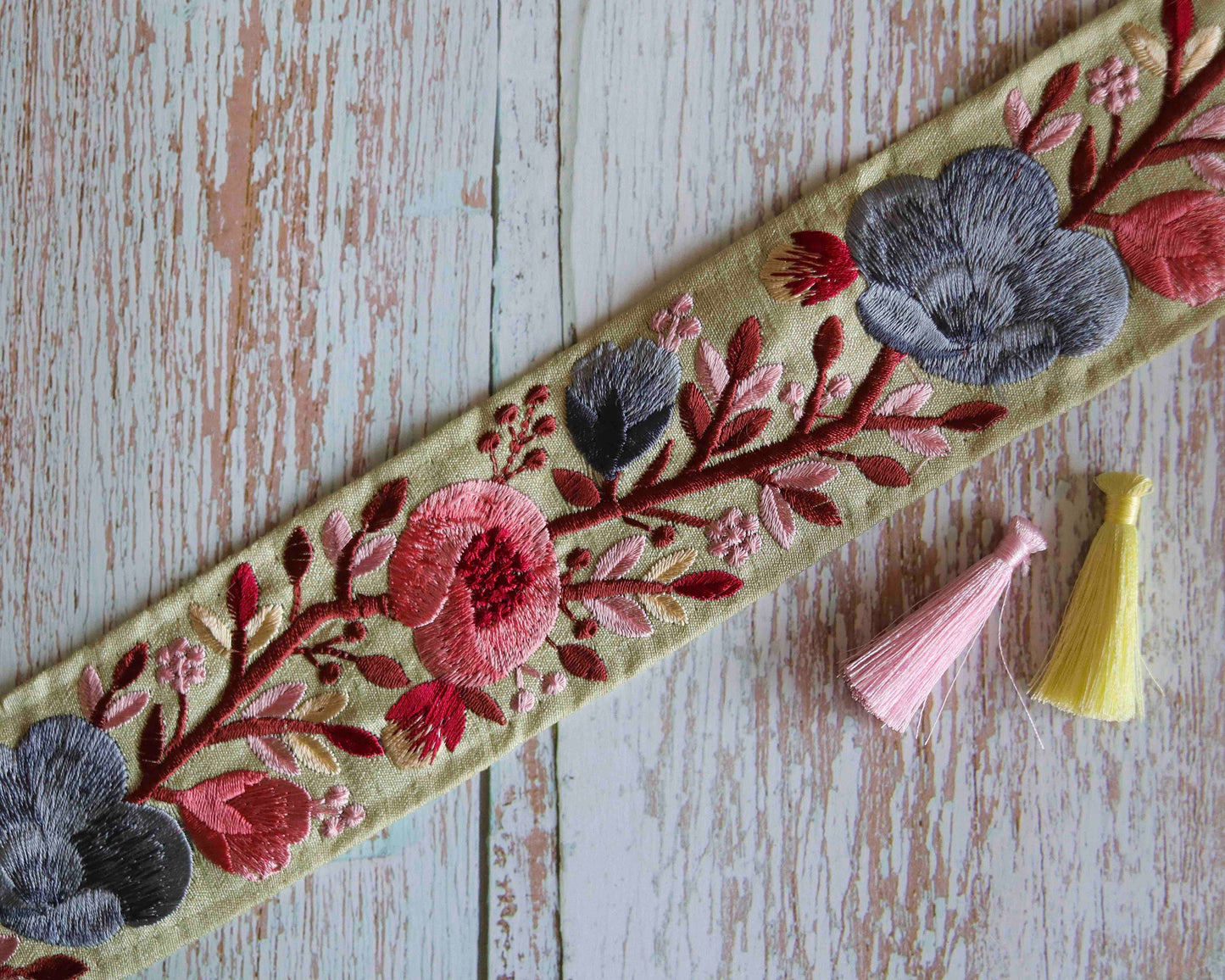 Mint Pink Floral Embroidered Trim,Indian Fabric Embroidered Border,Green Pink Grey Floral Lace,Pastel Floral Saree Border, インド刺繍リボン,Price/mt