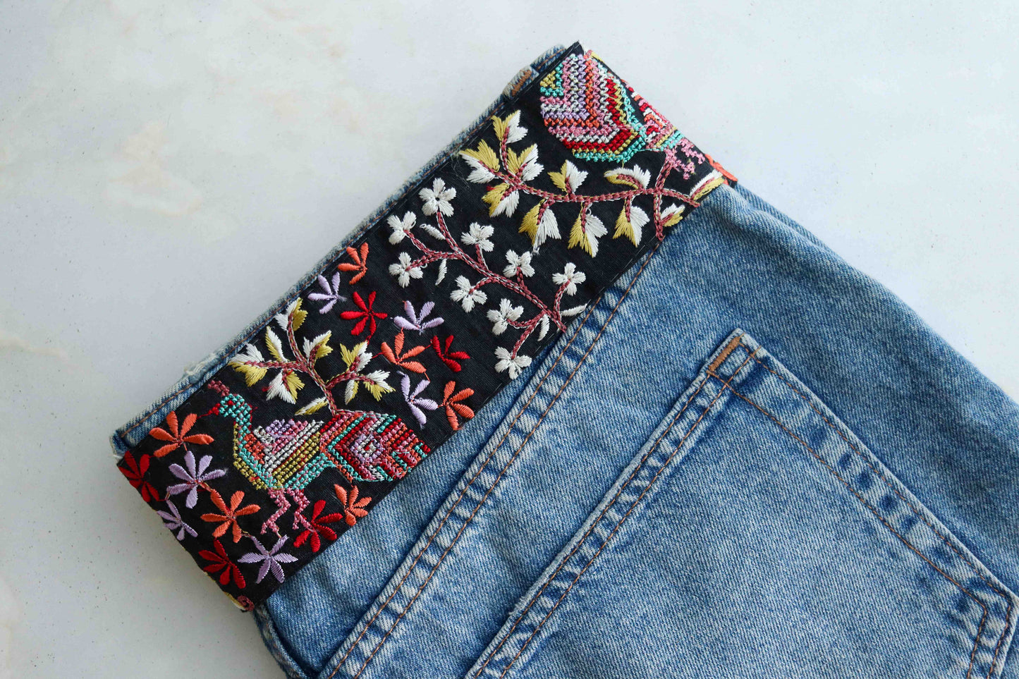 Black Floral Peacock Embroidered Trim, Cross Stitch Embroidery Border, Rustic Kashmiri Lace, Peacock Saree Border, インド刺繍リボン, Price/mtr