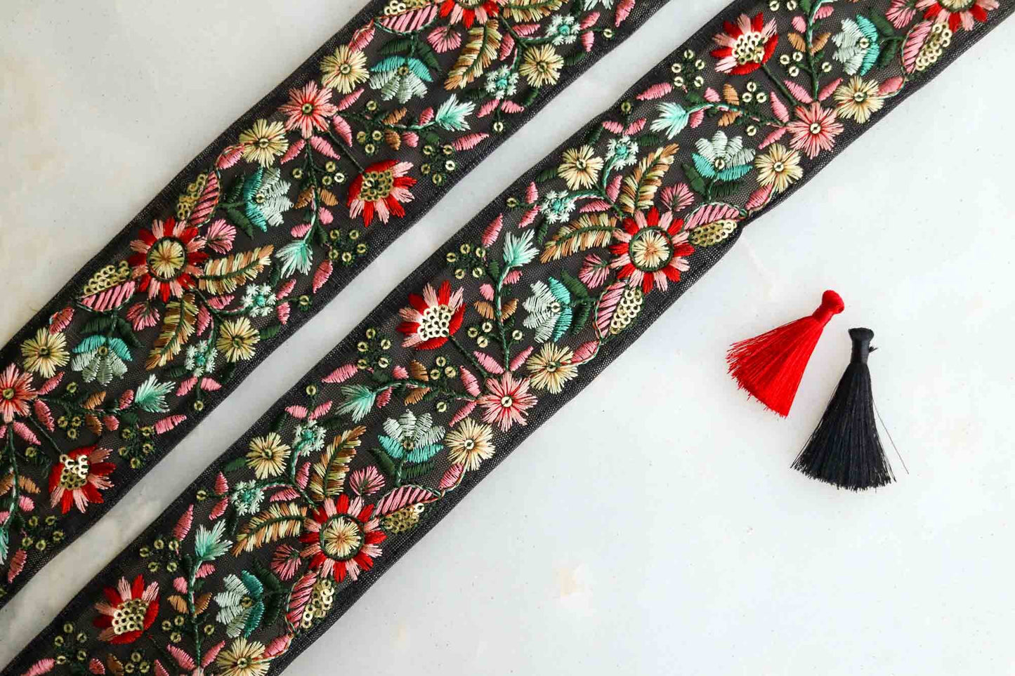 Black Pink Floral Embroidered Trim,Indian Net Fabric Embroidered Border,Parsi Embroidery Lace,Black Saree Border, インド刺繍リボン, Price/mtr,