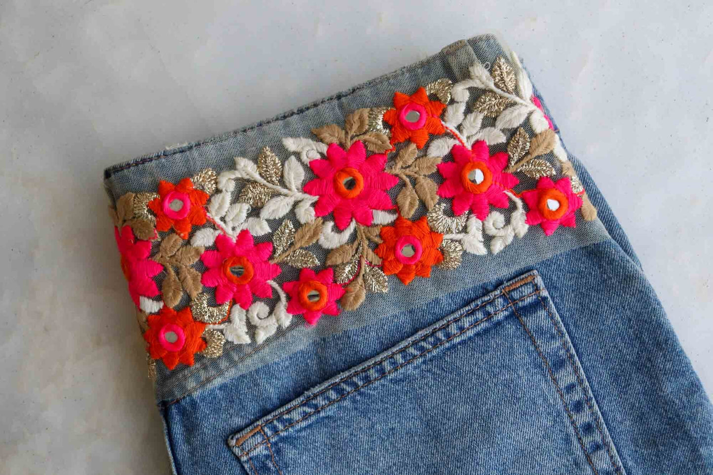 Pink Orange Floral Embroidered Trim,Earthy Rustic Floral Border,Pink White Beige Net Lace,Indian Fabric Trim,Saree Border, インド刺繍リボン,Price/mt