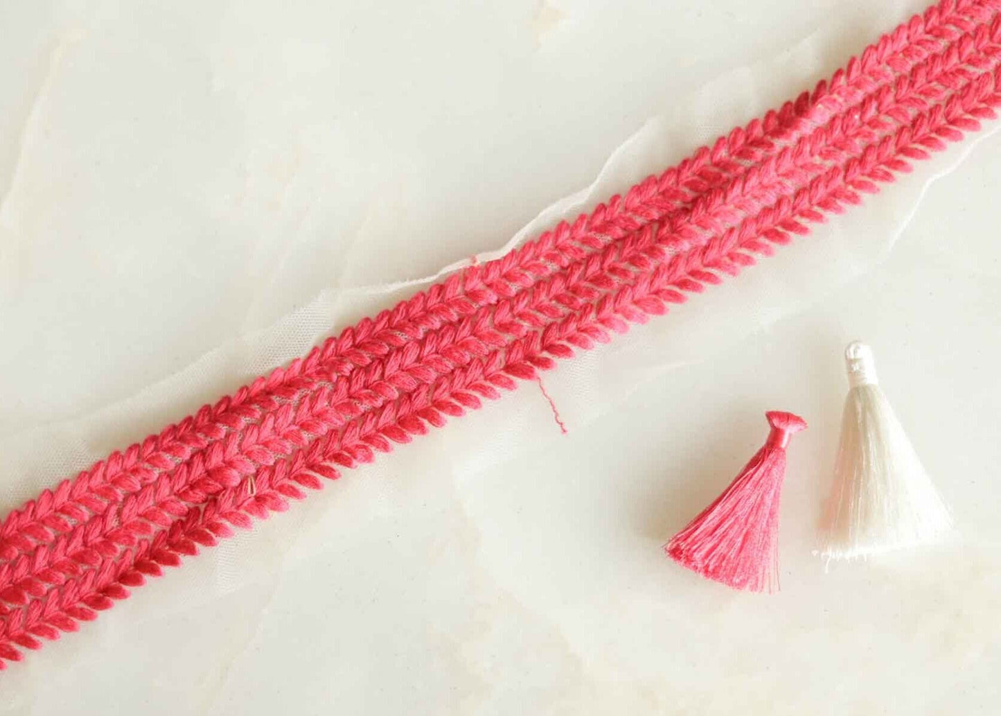 Pink Herringbone Embroidered Net Trim,Indian Fabric Border,Stripes Pink Net Lace,Boho Pink Net Saree Border,Price/mtr, インド刺繍リボン