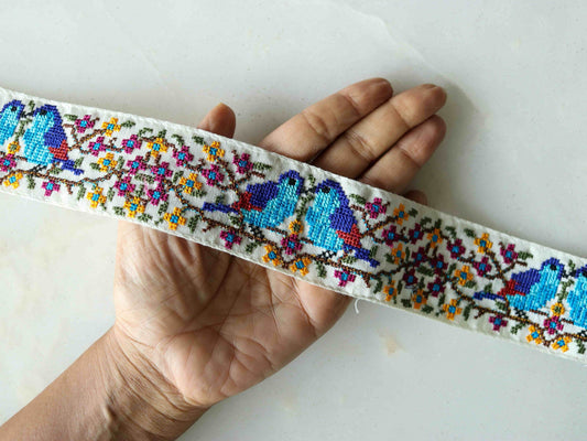 White Floral Bird Embroidered Trim,Cross Stitch Embroidery LoveBirds Border,Rustic Kashmiri Lace,White Blue Saree Border,Price/mt, インド刺繍リボン