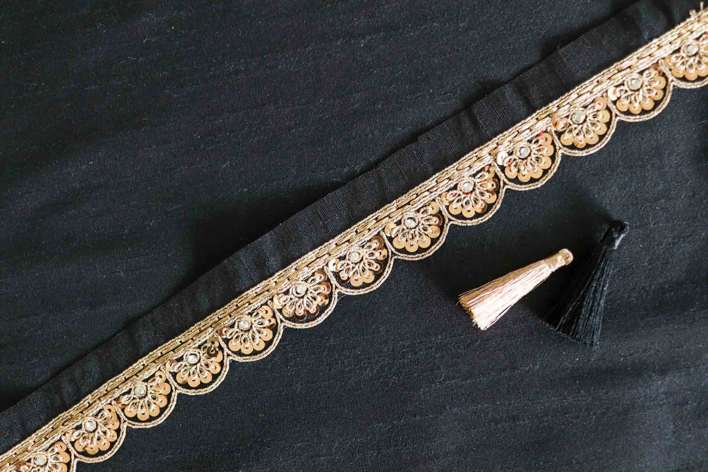Black Gold Scallop Embroidered Trim,Cutwork Gold Zari Sequin Border,Bridal Designer Lace,Black Gold Floral Saree Border,インド刺繍リボン, Price/mtr