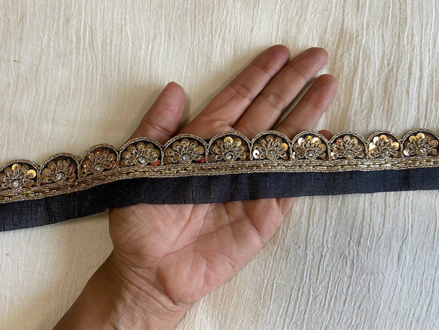 Black Gold Scallop Embroidered Trim,Cutwork Gold Zari Sequin Border,Bridal Designer Lace,Black Gold Floral Saree Border,インド刺繍リボン, Price/mtr