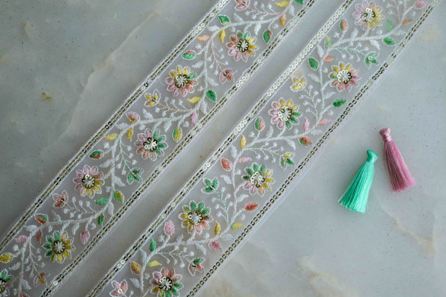 White Pastel Floral Net Trim,Embroidered Indian Fabric Net Border,White Floral Sequin Lace,White Pastel Saree Border,インド刺繍リボン,Price/mtr