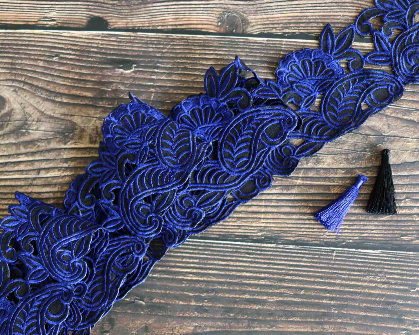 Blue Black Floral Cutwork Trim, Indian Fabric Border, Blue Black Floral Embroidered Lace, Blue Cutwork Saree Border, インド刺繍リボン, Price/mtr