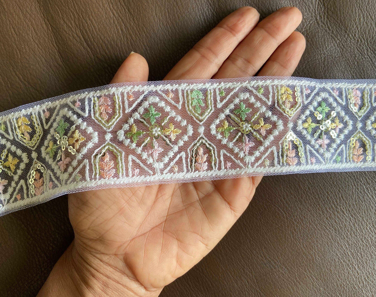 White Pastel Square Net Trim,Embroidered Indian Fabric Net Border,White Floral Sequin Lace,White Pastel Saree Border,インド刺繍リボン,Price/mtr