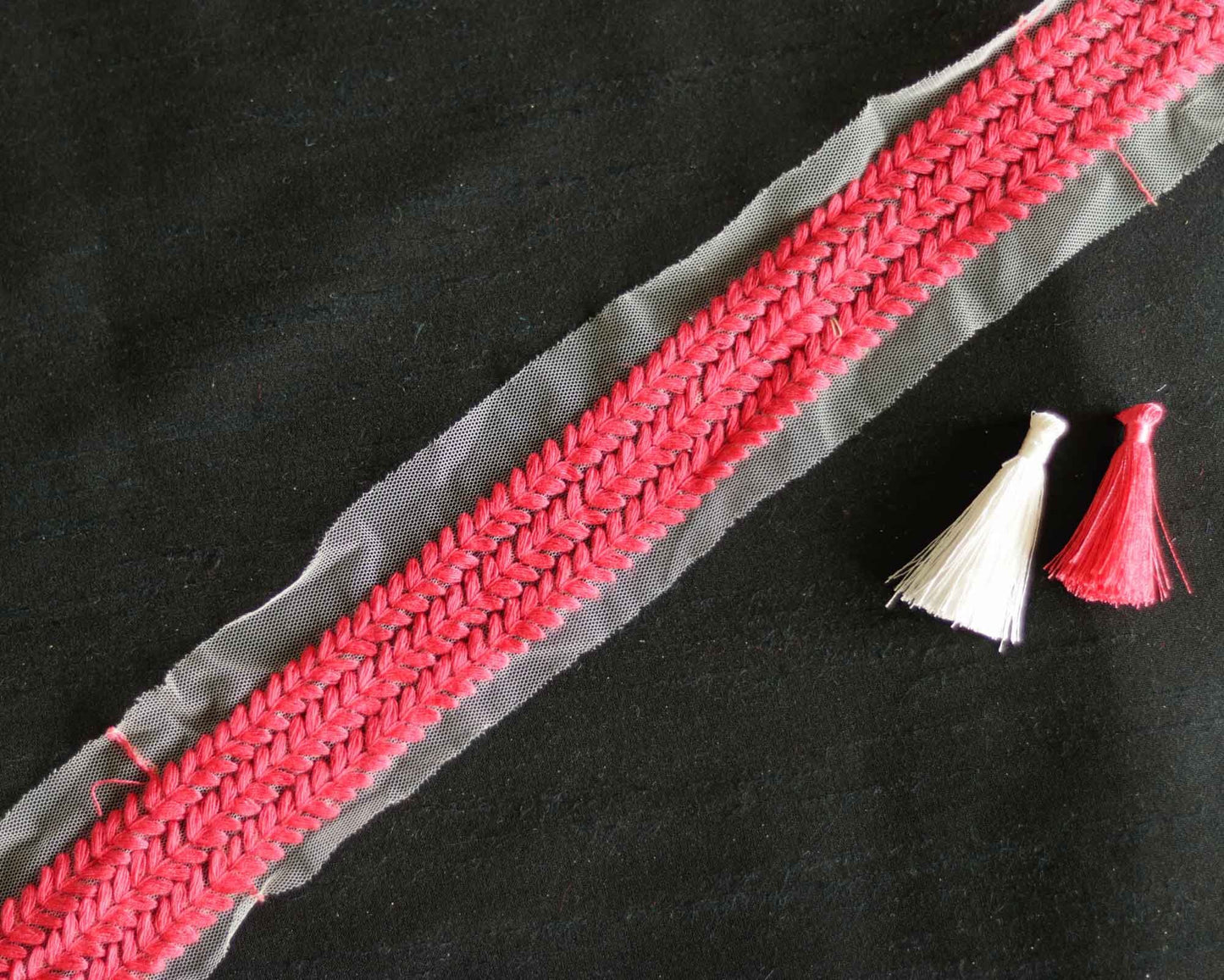 Pink Herringbone Embroidered Net Trim,Indian Fabric Border,Stripes Pink Net Lace,Boho Pink Net Saree Border,Price/mtr, インド刺繍リボン