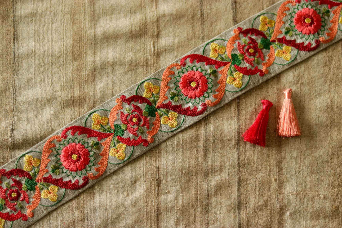 Grey Red Floral Embroidered Trim,Indian Fabric Embroidered Border,Parsi Embroidery Lace,Beige Grey Saree Border, インド刺繍リボン, Price/mtr