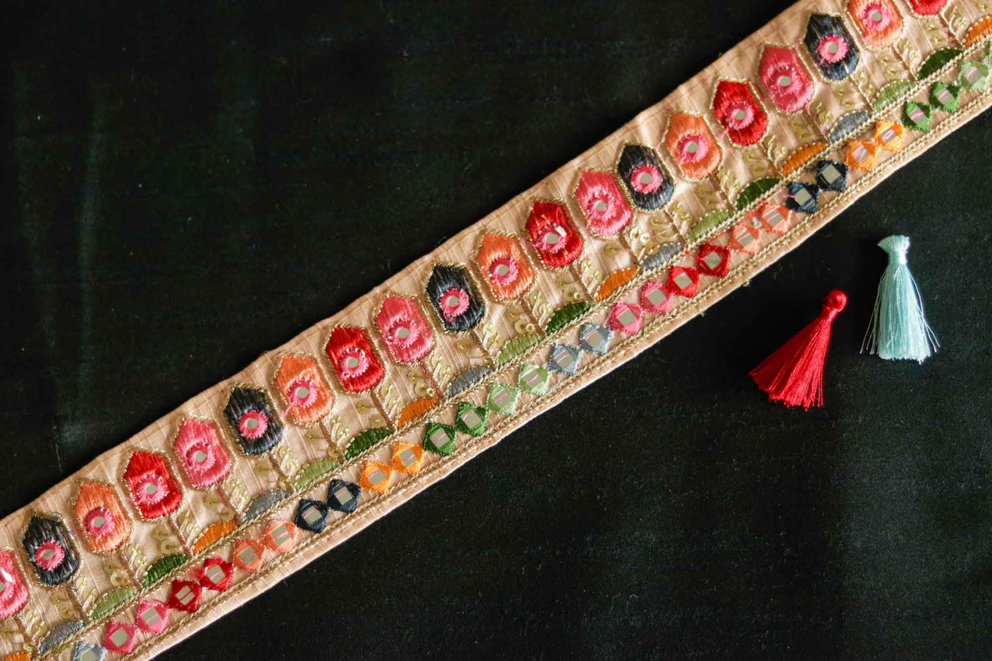 Pink Peach Floral Embroidered Trim,Indian Fabric Geometric Embroidered Border,Parsi Embroidery Lace,Pink Saree Border, インド刺繍リボン, Price/mtr