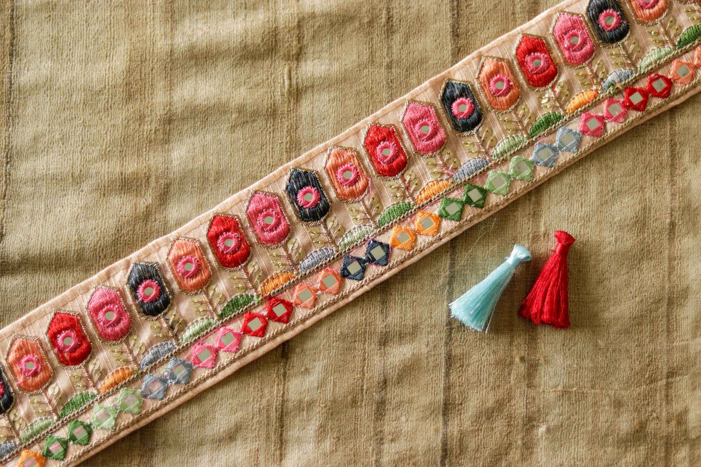 Pink Peach Floral Embroidered Trim,Indian Fabric Geometric Embroidered Border,Parsi Embroidery Lace,Pink Saree Border, インド刺繍リボン, Price/mtr