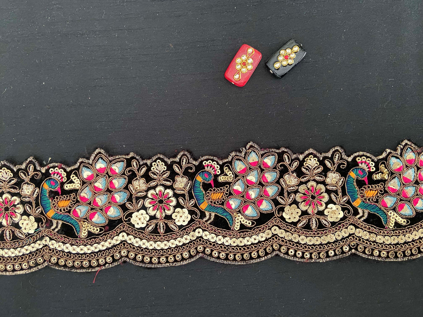 Black Scallop Peacock Embroidered Trim,Cutwork Floral Border,Velvet Bird Lace,Scallop Saree Border,Indian Fabric Trim,Price/mtr,インド刺繍リボン