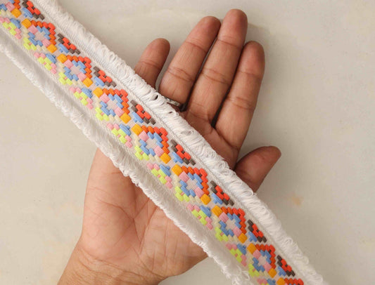 White Colourful Checks Fringe Trim, Boho Tassel Distressed Border, Pastel Gingham Border, Rustic Lace, Indian Fabric Trim, インド刺繍リボン, Price/m