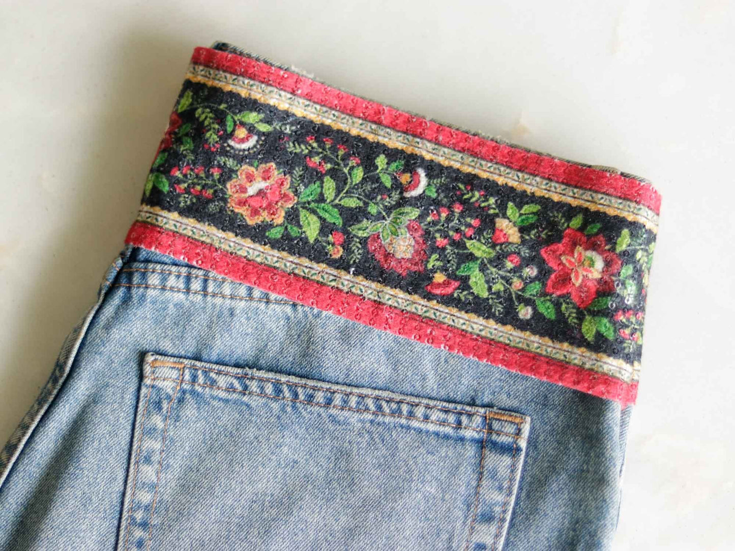 Black Red Floral Sequin Trim,Digital Print Border,Self Sequin Embroidered Lace,Boho Floral Trim,Indian Fabric Saree Border,Price/mt,インド刺繍リボン