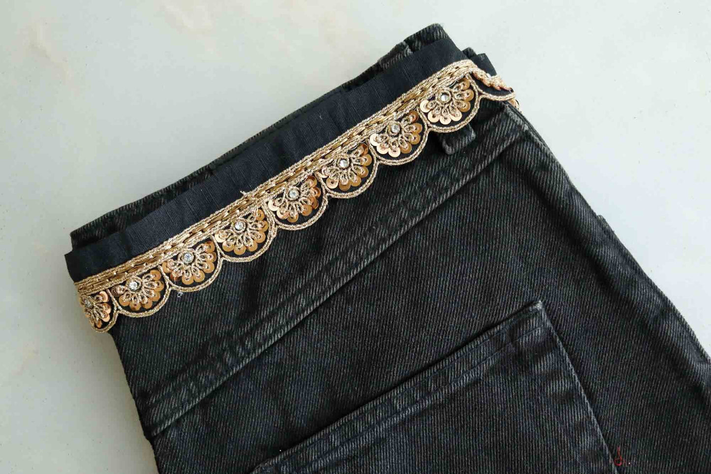 Black Gold Scallop Embroidered Trim,Cutwork Gold Zari Sequin Border,Bridal Designer Lace,Black Gold Floral Saree Border,インド刺繍リボン, Price/mtr