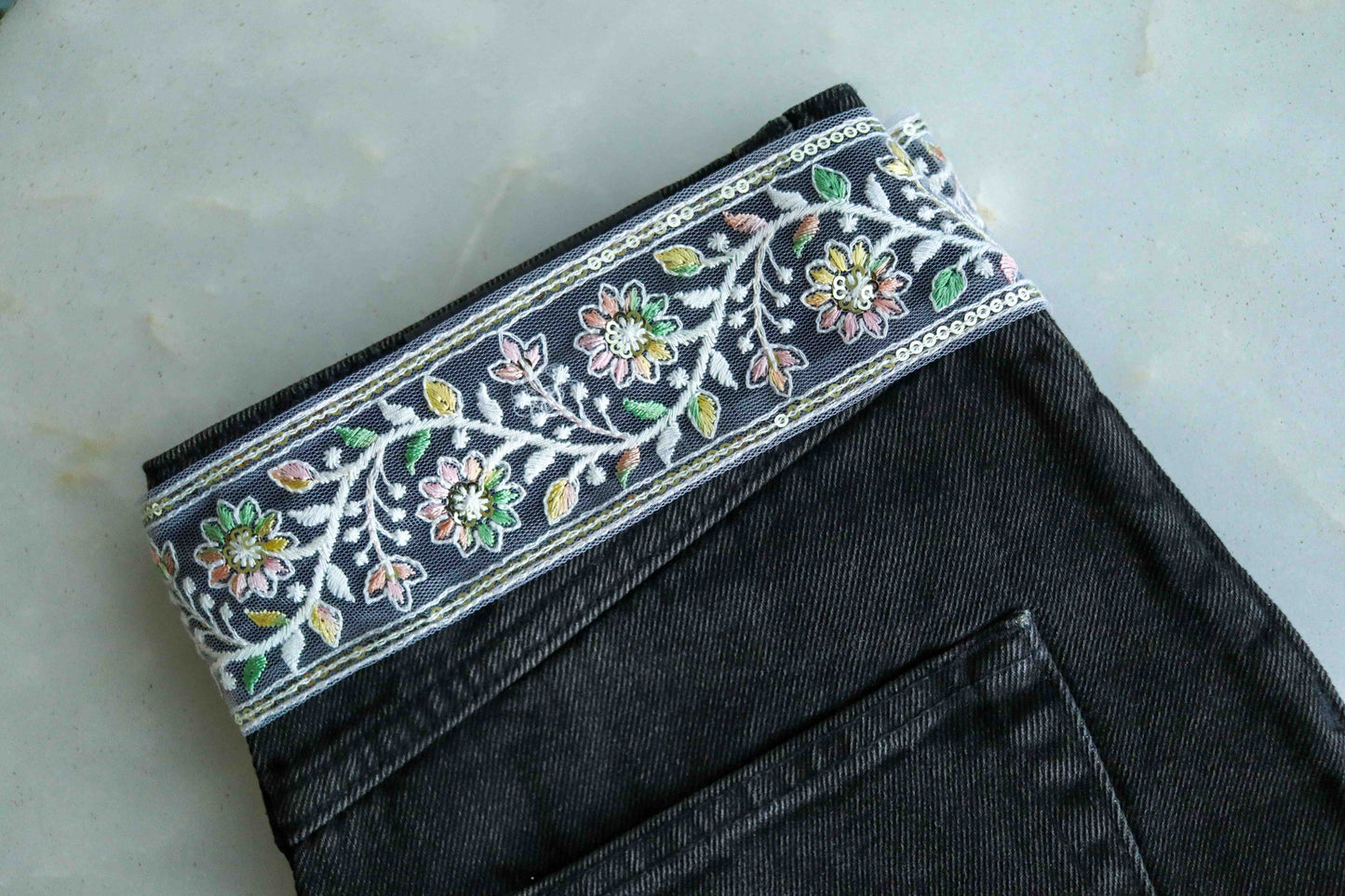 White Pastel Floral Net Trim,Embroidered Indian Fabric Net Border,White Floral Sequin Lace,White Pastel Saree Border,インド刺繍リボン,Price/mtr