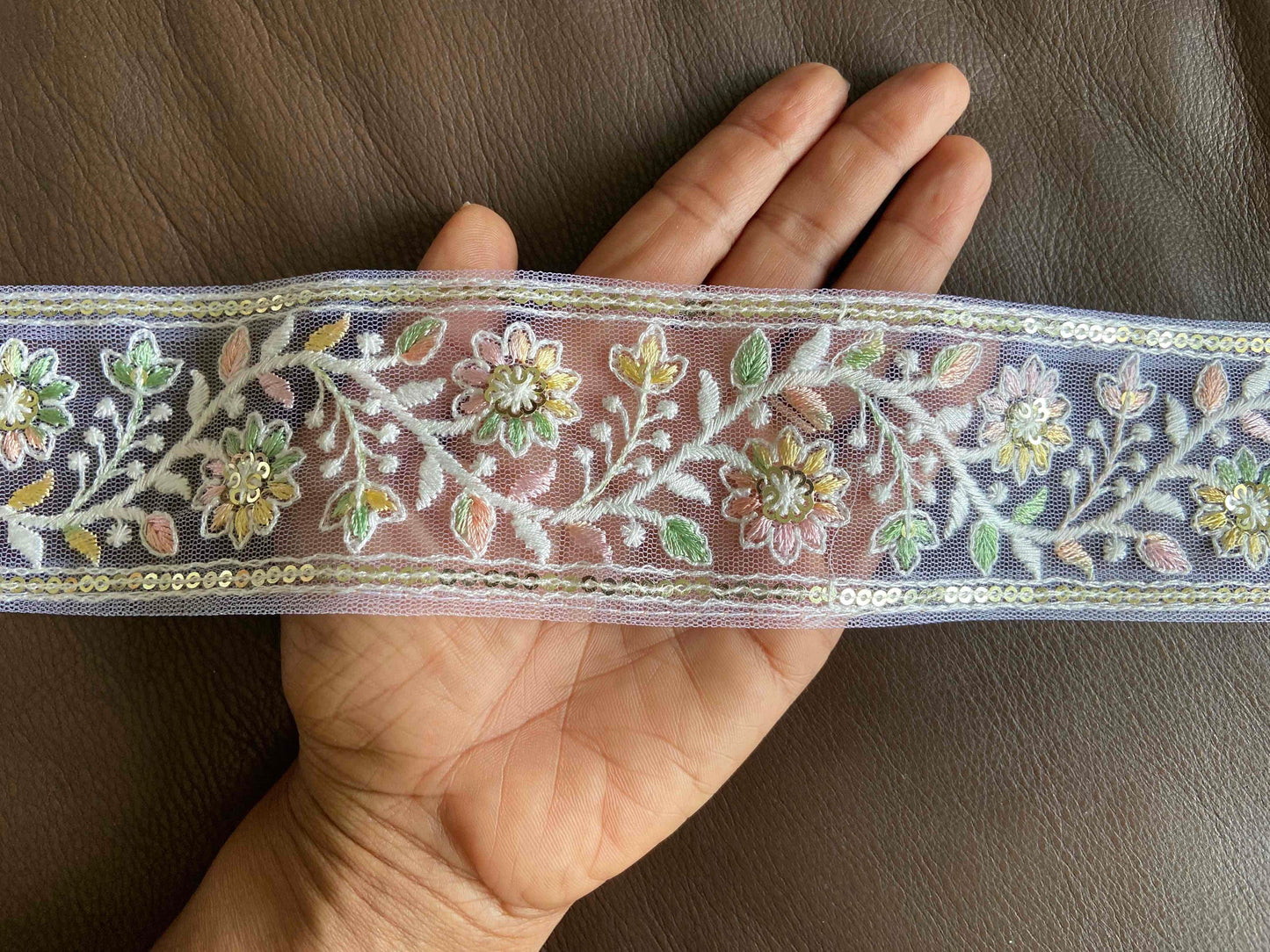 White Pastel Floral Net Trim,Embroidered Indian Fabric Net Border,White Floral Sequin Lace,White Pastel Saree Border,インド刺繍リボン,Price/mtr