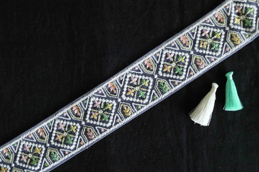 White Pastel Square Net Trim,Embroidered Indian Fabric Net Border,White Floral Sequin Lace,White Pastel Saree Border,インド刺繍リボン,Price/mtr