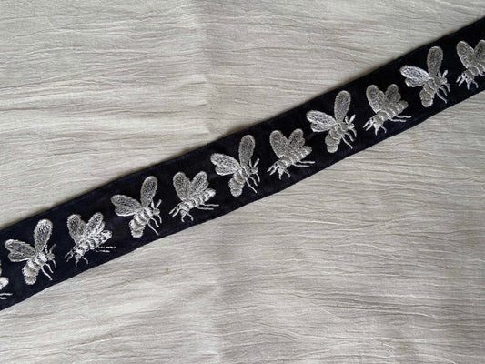 Quirky Black Bee Embroidered Trim,Honeybee Black White Border,Boho Insect Embroidered Lace,Quirky Indian Saree Border,インド刺繍リボン,Price/mtr