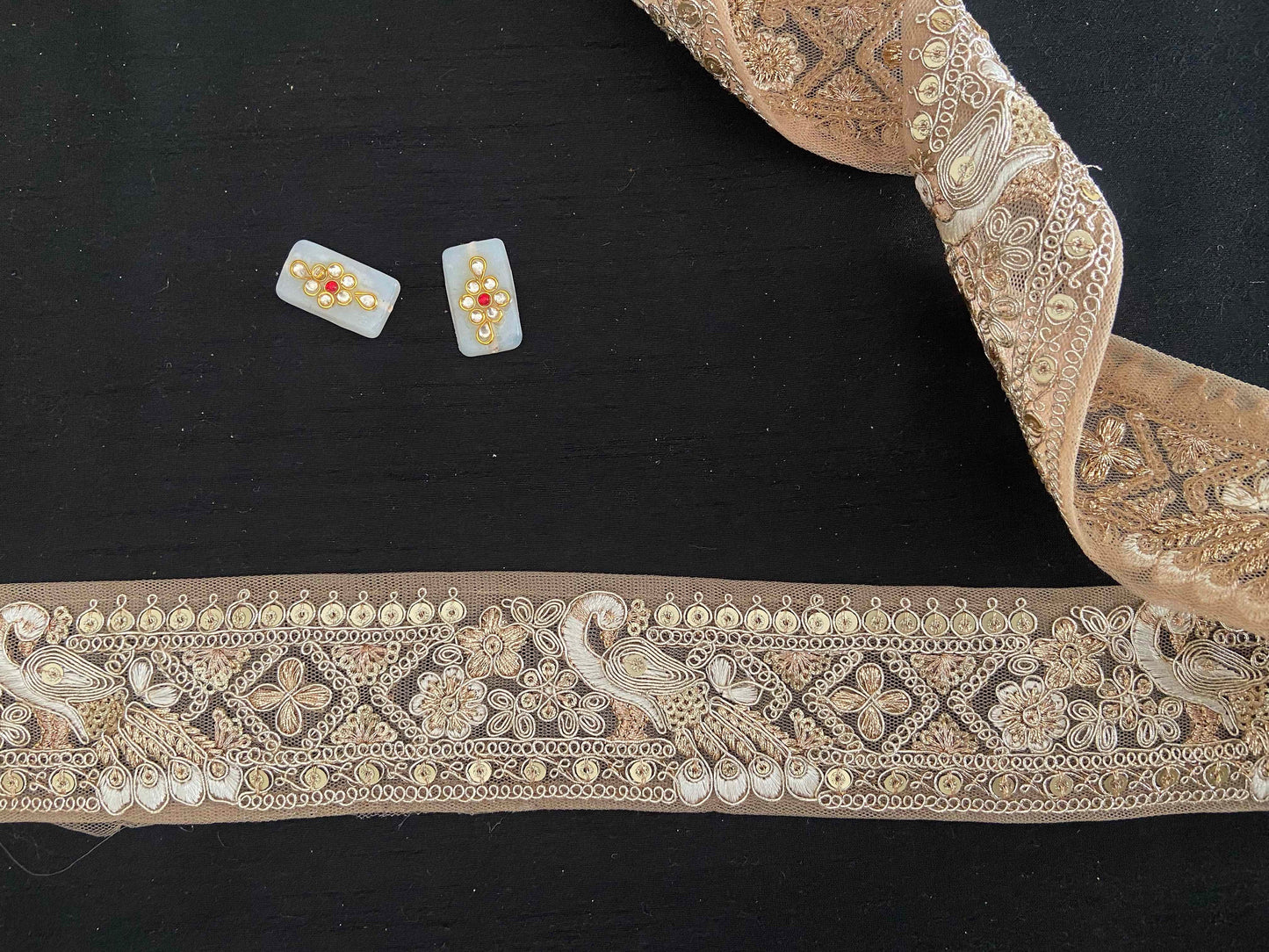 Beige Gold Peacock Embroidered Trim, Golden Zari Net Border, Royal Indian Designer Lace, Exotic Bird Saree Border, インド刺繍リボン, Price/mtr