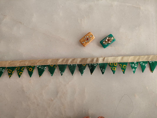 Green Bandhani Triangle Samosa Trim,Tie Dye Bunting Pennant Festive Border,Green Gota Bridal Saree Border,Indian Fabric Trim,Price/mtr