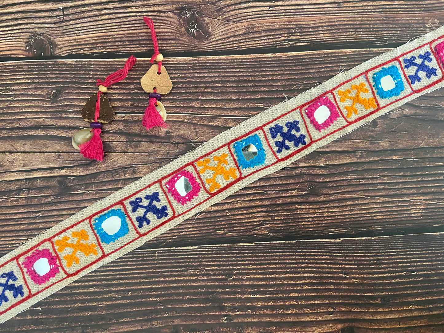 White Pink Embroidered Kutchi Trim,Handmade Indian Border,White Mirror Embroidered Lace,Tribal Boho Hippie Saree Border,インド刺繍リボン,Price/mt