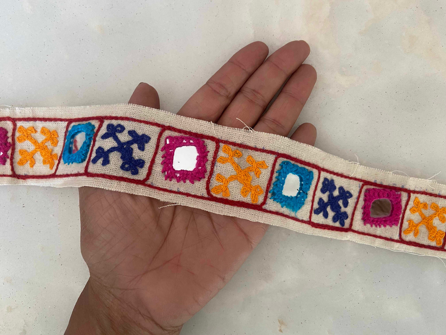 White Pink Embroidered Kutchi Trim,Handmade Indian Border,White Mirror Embroidered Lace,Tribal Boho Hippie Saree Border,インド刺繍リボン,Price/mt
