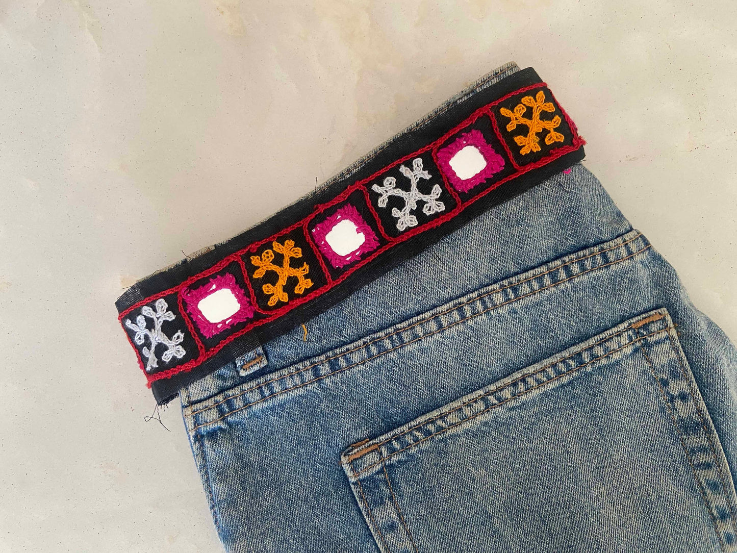 Black Pink Embroidered Kutchi Trim,Handmade Indian Border,Black Mirror Embroidered Lace,Tribal Boho Hippie Saree Border,インド刺繍リボン,Price/mt