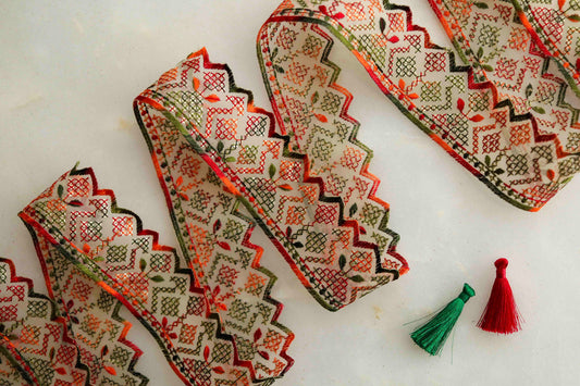 Geometric Floral Scallop Embroidered Trim,Beige Orange Red Tissue Border,Cutwork Lace,Indian Fabric Trim Saree Border,インド刺繍リボン,Price/mtr