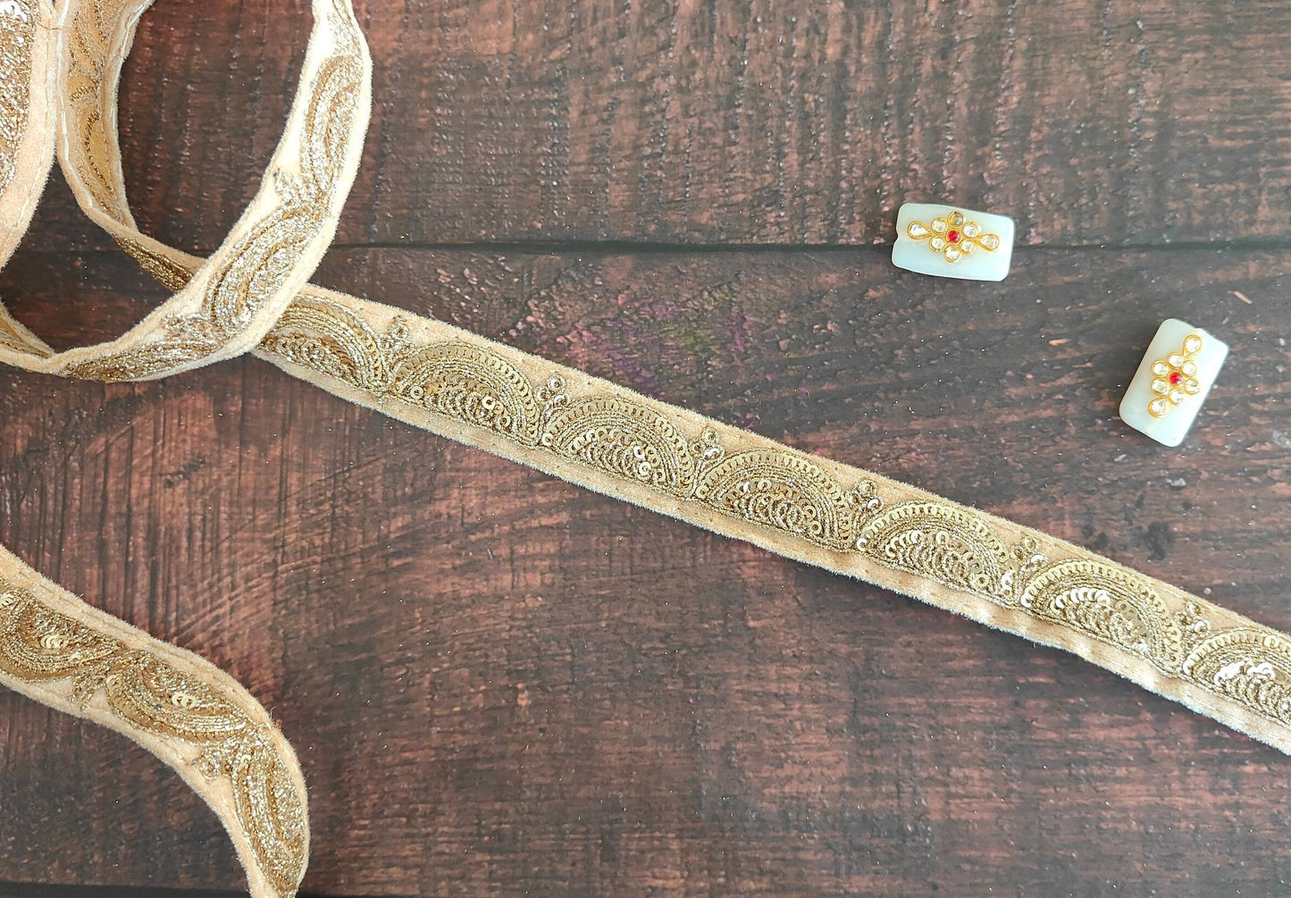 Gold Sequin Scallop Embroidered Trim, Beige Net Sequin Border, Cutwork Gold Scallop Lace, Indian Fabric Scallop  Saree Border, Price/mtr
