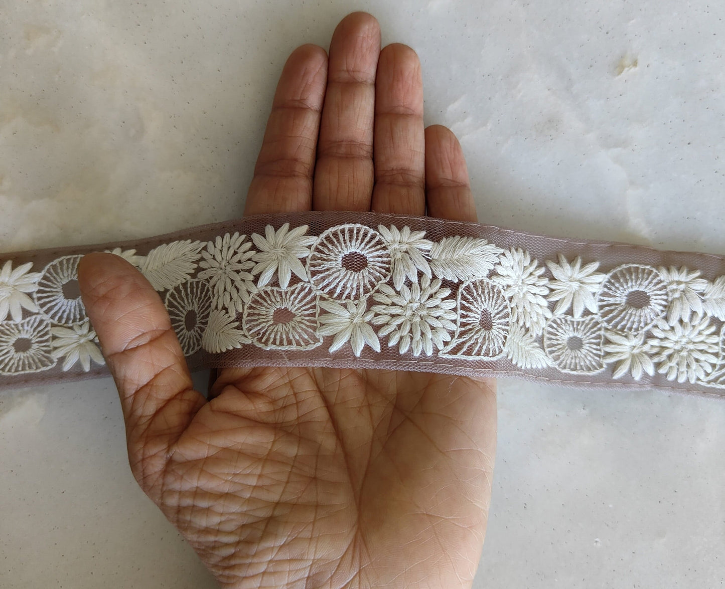 Pink White Floral Net Trim,Embroidered Indian Fabric Border,Light Pink White Lucknowi Lace,Floral Saree Border,インド刺繍リボン, Price/mtr