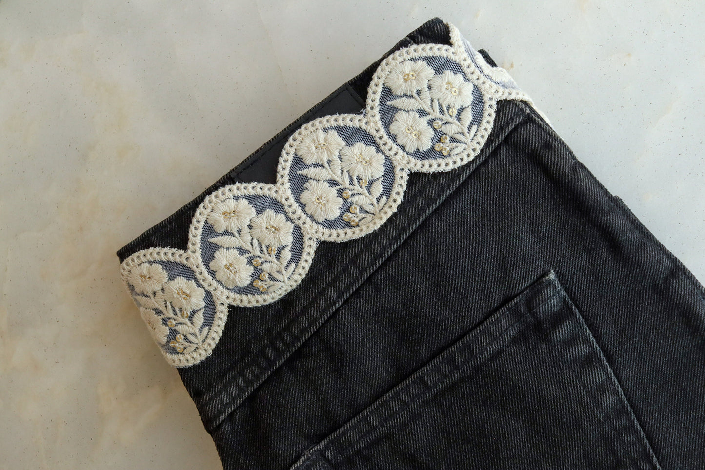 White Scallop Floral Net Trim,White on White Floral Embroidered Cutwork Lace,Round Floral Saree Border,Indian Fabric Trim,インド刺繍リボン,Price/mtr