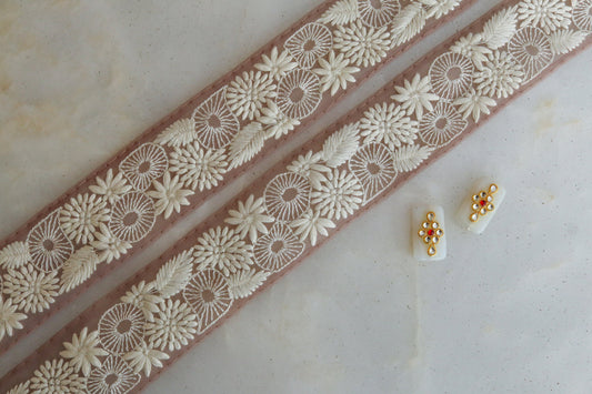 Pink White Floral Net Trim,Embroidered Indian Fabric Border,Light Pink White Lucknowi Lace,Floral Saree Border,インド刺繍リボン, Price/mtr