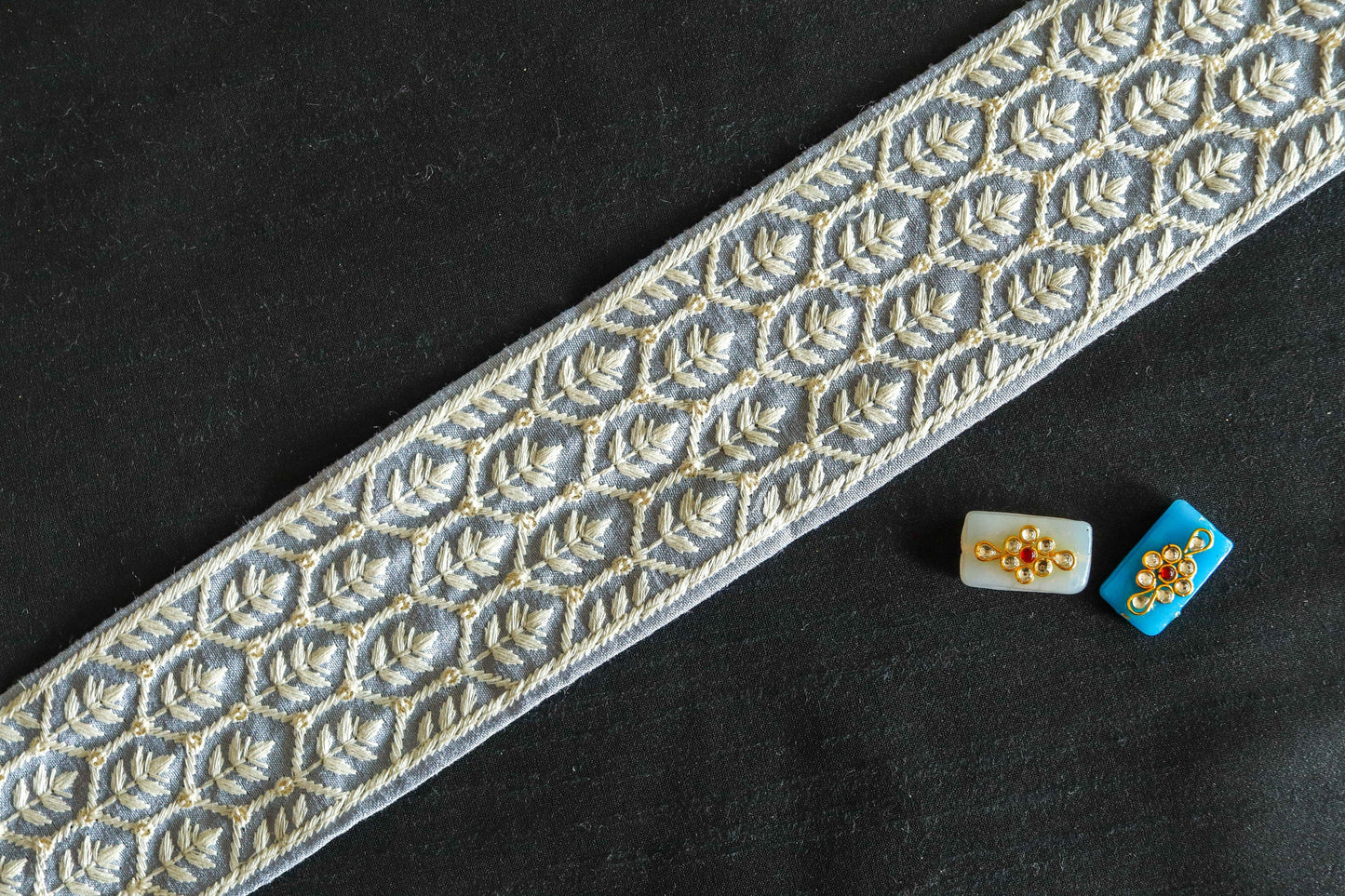 Blue White Floral Net Trim, Indian Fabric Embroidered Border, Blue White Stripes Lace, Lucknowi Chikankari Saree Border, Price/mtr, インド刺繍リボン