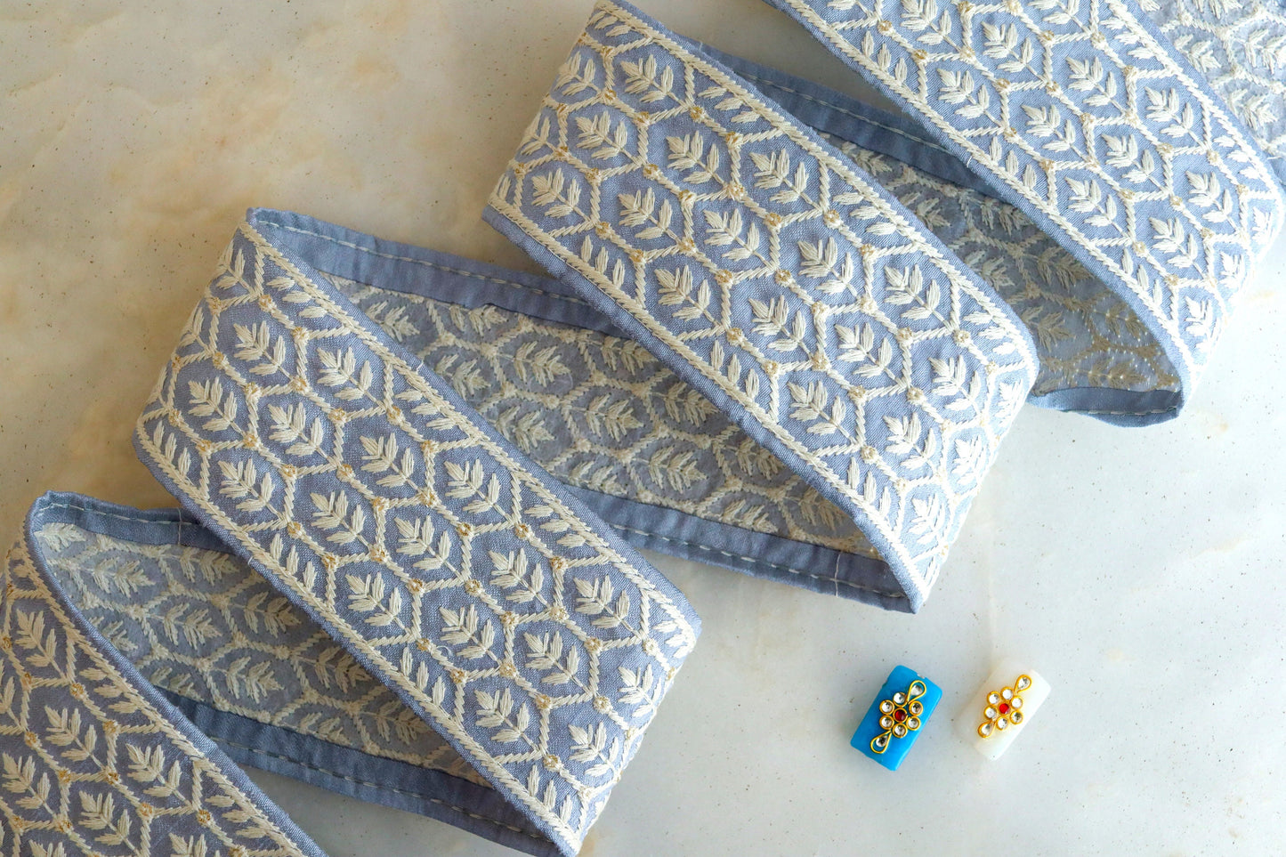 Blue White Floral Net Trim, Indian Fabric Embroidered Border, Blue White Stripes Lace, Lucknowi Chikankari Saree Border, Price/mtr, インド刺繍リボン