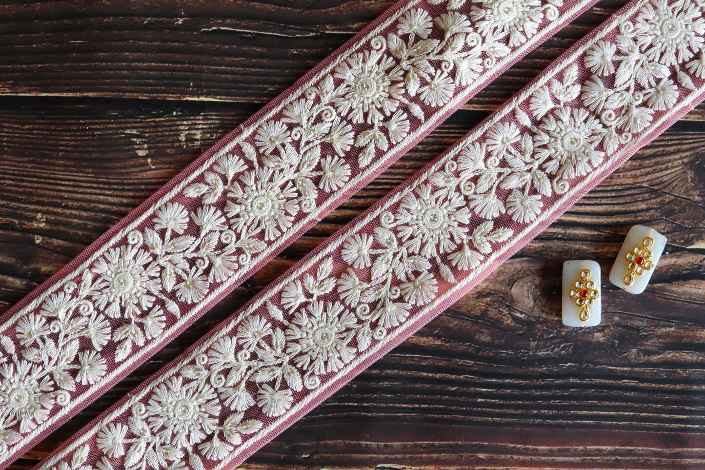 Pink White Floral Embroidered Trim,Indian Fabric Net Border,Lucknowi Chikankari Pink Lace,Pink Silver Saree Border,インド刺繍リボン,Price/mtr