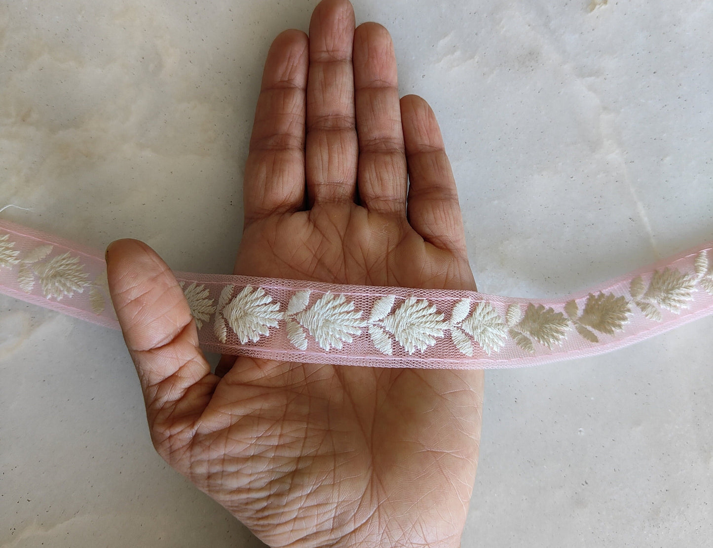 Pink White Floral Embroidered Trim,Indian Fabric Net Embroidered Border,Lucknowi Chikankari Lace,Pink White Saree Border,インド刺繍リボン,Price/mtr