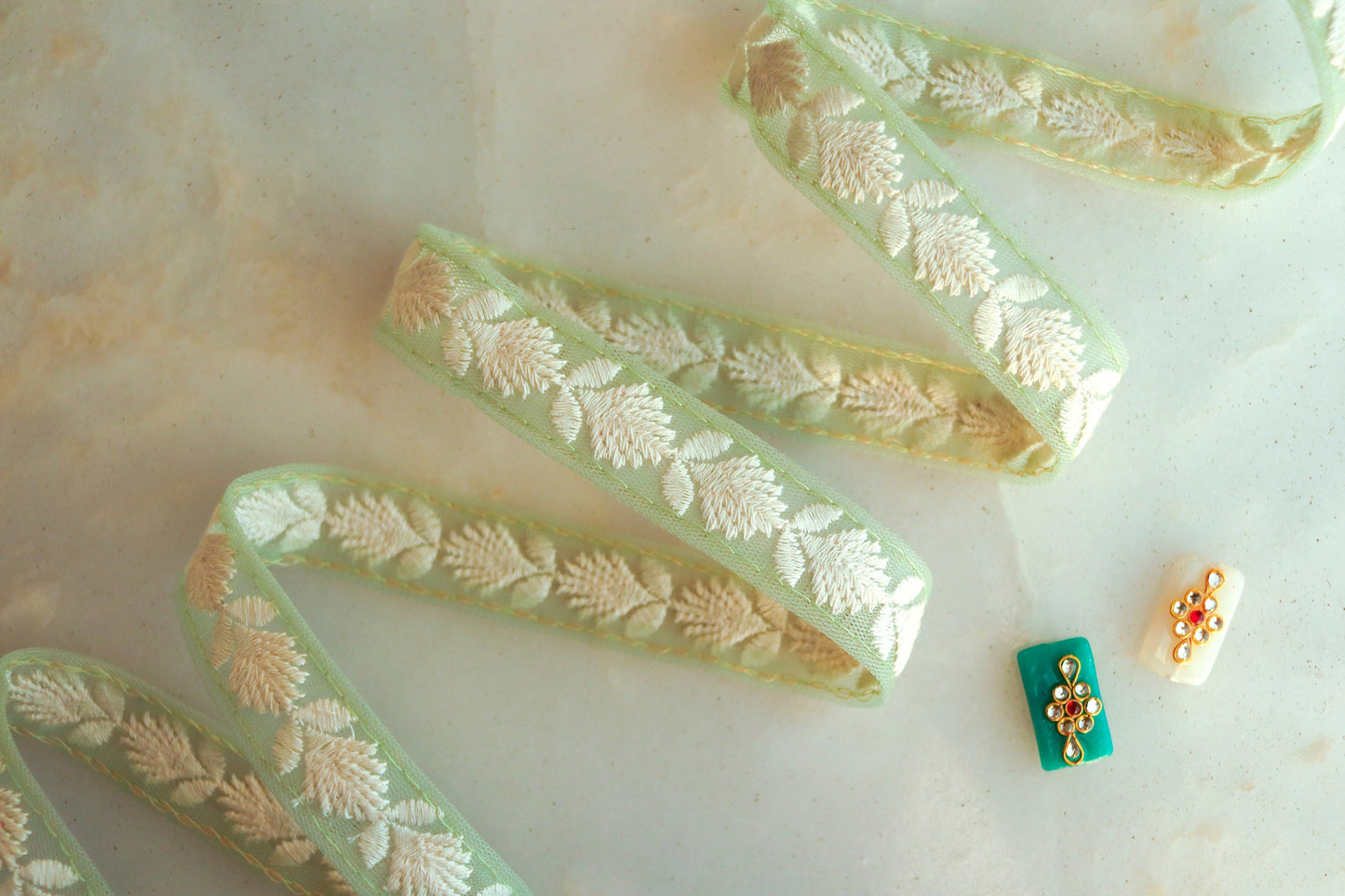 Green White Floral Embroidered Trim, Indian Fabric Net Embroidered Border, Lucknowi Chikankari Lace, Mint Saree Border, インド刺繍リボン, Price/mtr
