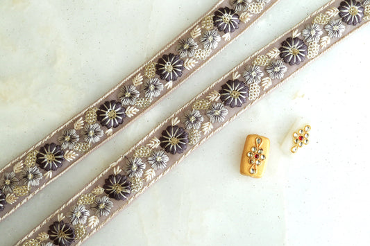 Taupe Lavender Floral Embroidered Trim, Earthy Rustic Border, Beige Ecru Net Lace, Indian Fabric Trim, Saree Border, インド刺繍リボン, Price/mtr