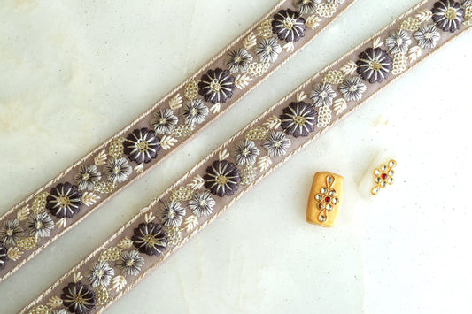 Taupe Lavender Floral Embroidered Trim, Earthy Rustic Border, Beige Ecru Net Lace, Indian Fabric Trim, Saree Border, インド刺繍リボン, Price/mtr