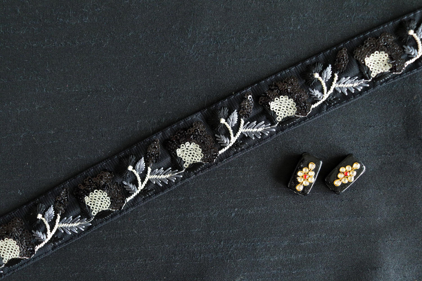 Black Sequin Floral Embroidered Trim, Black Floral Net Border, Floral Sequin Lace, Indian Trim, Black Saree Border, インド刺繍リボン, Price/mtr