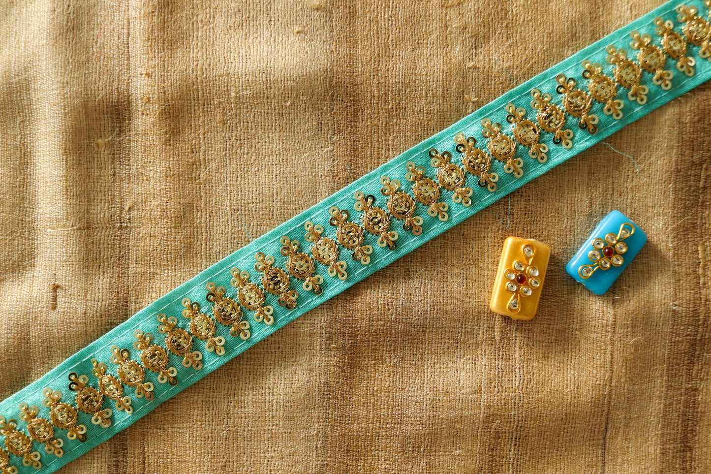 Green Gold Floral Sequin Trim, Indian Floral Embroidered Border, Light Green Gold Floral Lace, Designer Saree Border,インド刺繍リボン, Price/mtr