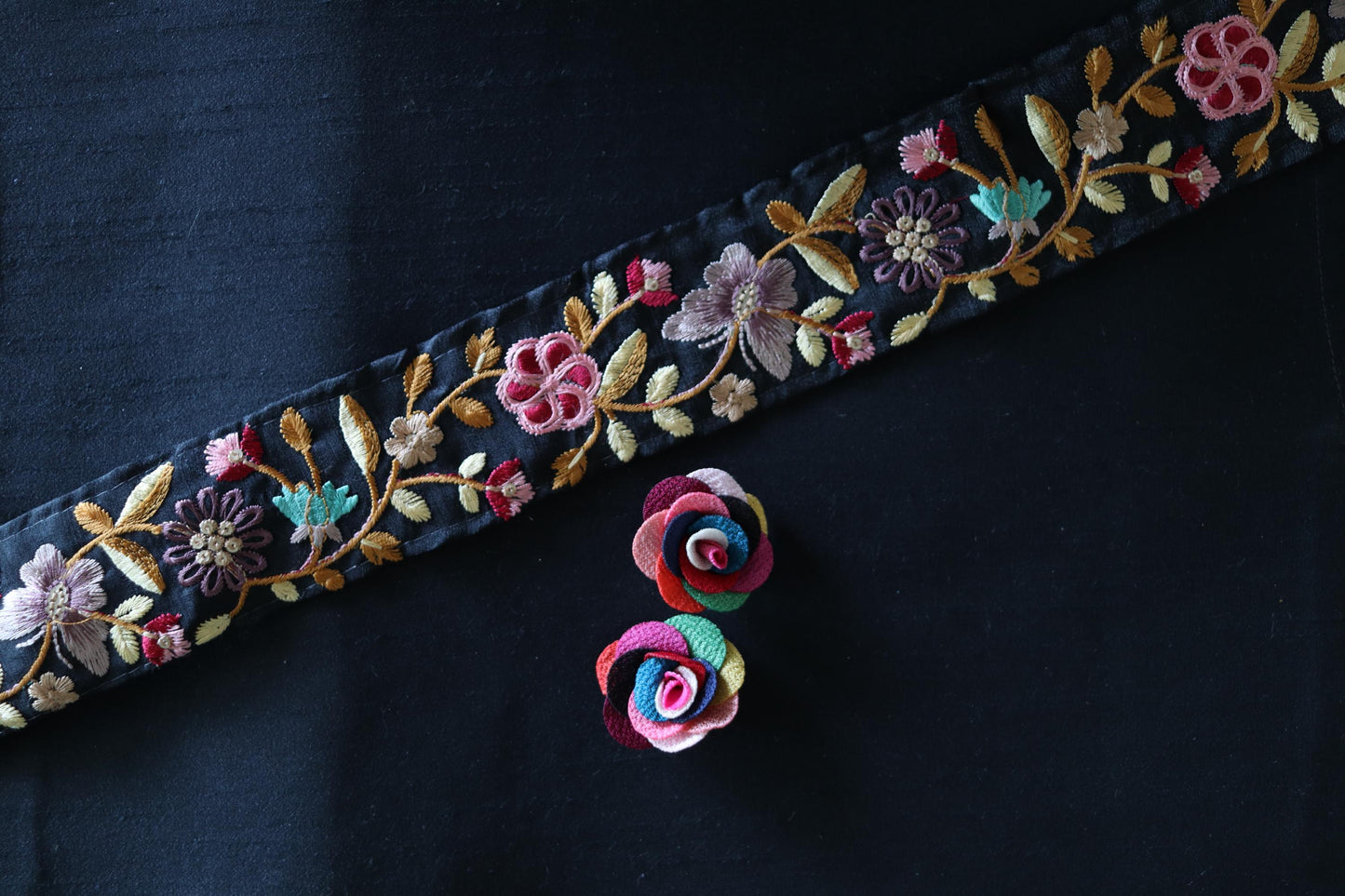 Black Pink Butterfly Floral Trim, Embroidered Floral Net Border, Black Lace, Indian Fabric Trim, Butterfly Saree Border, インド刺繍リボン, Price/mtr