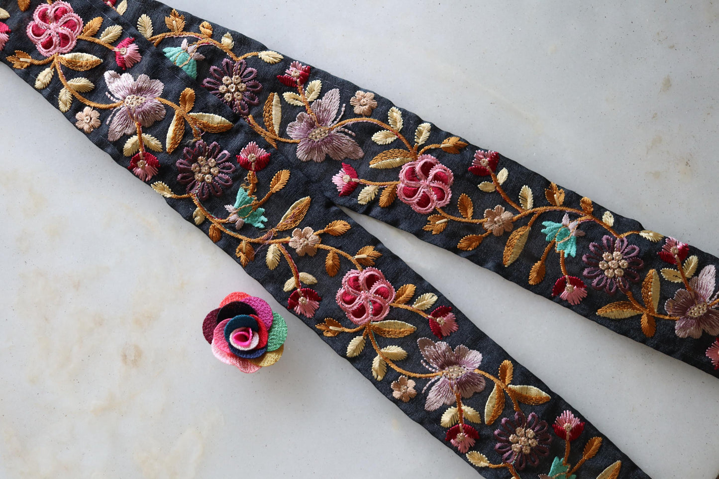 Black Pink Butterfly Floral Trim, Embroidered Floral Net Border, Black Lace, Indian Fabric Trim, Butterfly Saree Border, インド刺繍リボン, Price/mtr