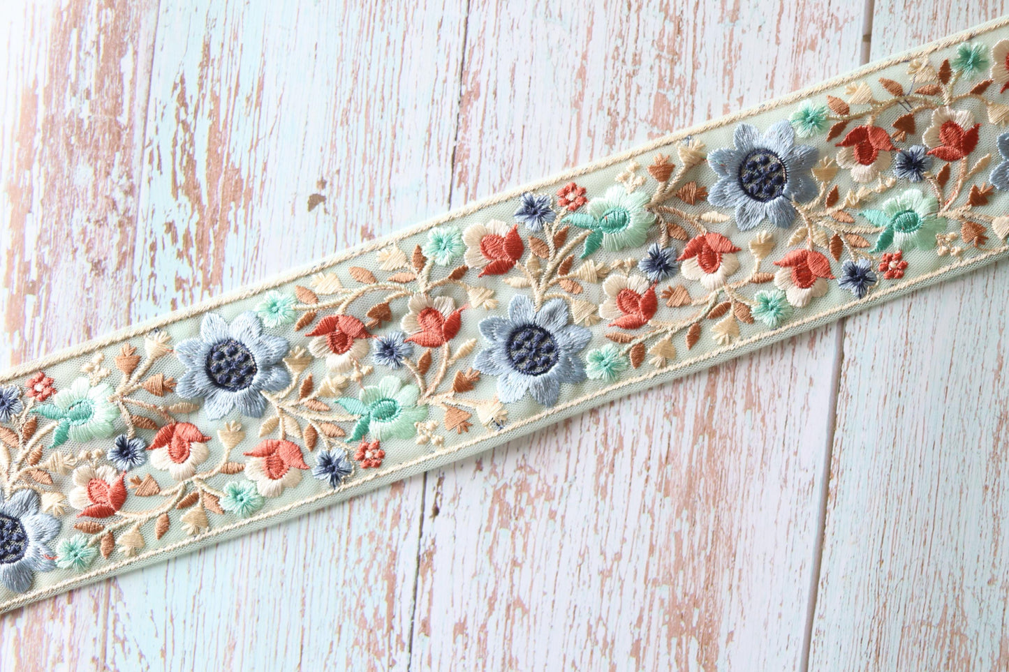 Blue White Floral Embroidered Trim, Pastel Net Floral Border, Blue Peach Net Lace, Indian Fabric Trim, Saree Border, インド刺繍リボン, Price/mtr