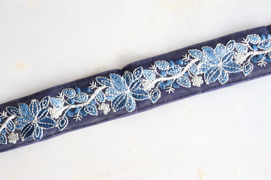 Black Blue Floral Embroidered Trim, Black White Blue Saree Border, Boho Black Rustic Designer Lace, Indian Fabric Trim, インド刺繍リボン, Price/mtr