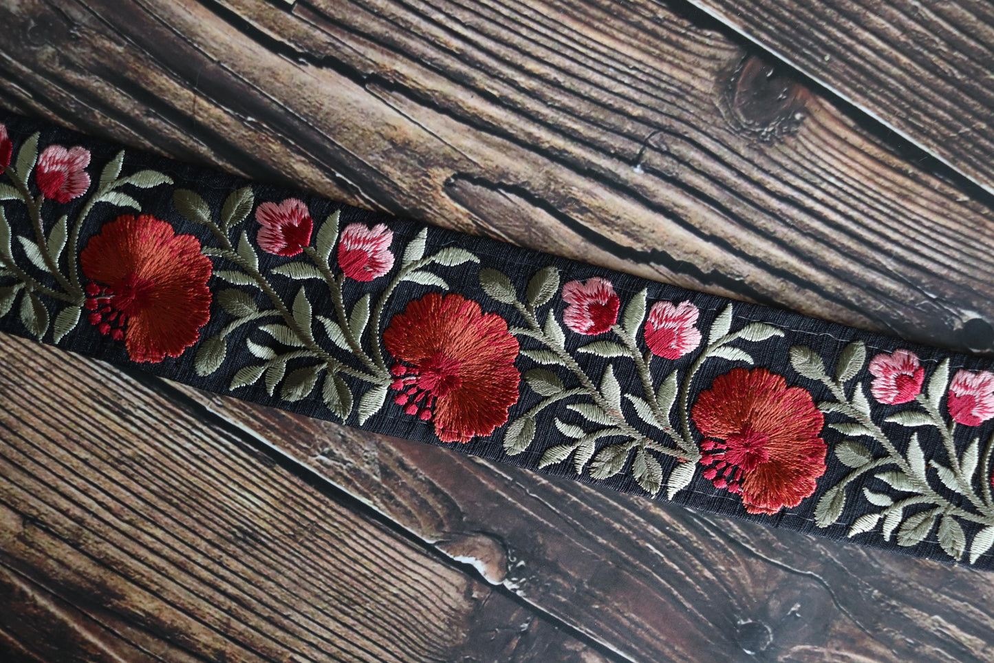 Black Red Floral Embroidered Trim, Indian Fabric Embroidered Border, Spring Floral Lace, Parsi Embroidery Saree Border, インド刺繍リボン, Price/mtr