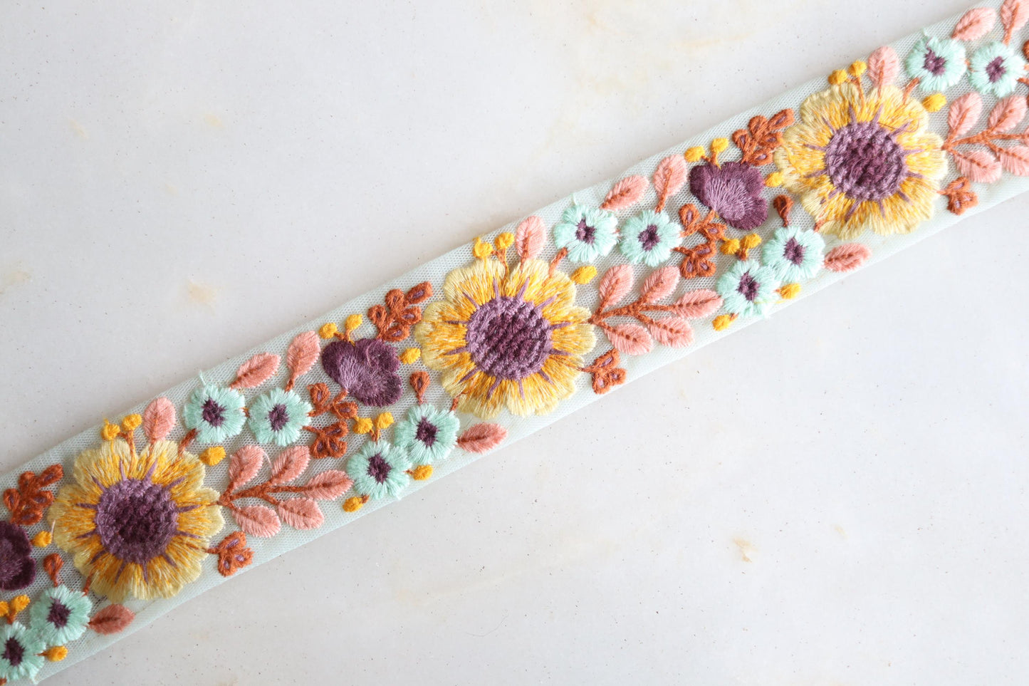 Yellow Blue Floral Embroidered Trim, Spring Floral Border, Yellow Blue Net Lace, Indian Fabric Trim Saree Border, インド刺繍リボン, Price/mtr