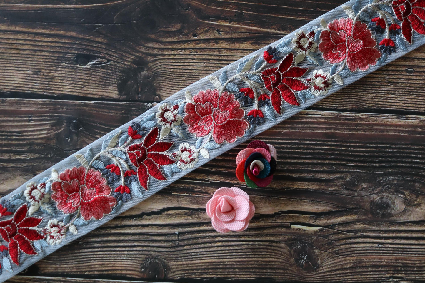 Blue Red Floral Embroidered Trim, Blue Net Floral Border, Blue Red Net Lace, Indian Fabric Trim, Saree Border, インド刺繍リボン, Price/mtr
