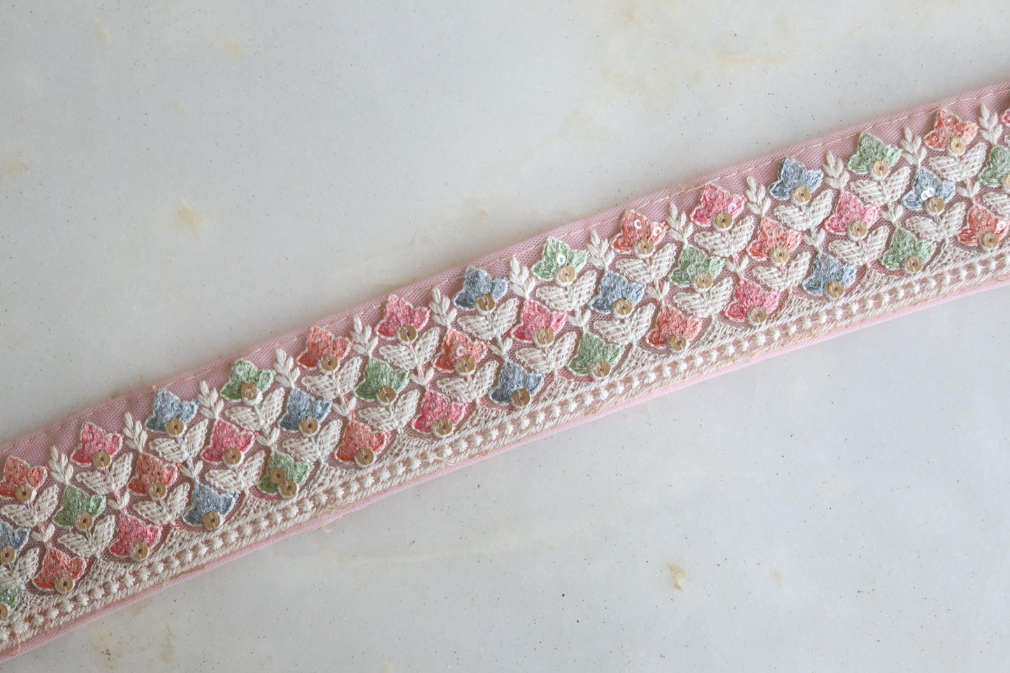 Pink White Floral Embroidered Trim, Indian Fabric Net Sequins Border, Pastel Pink Lace, Lucknowi Saree Border, インド刺繍リボン, Price/mtr